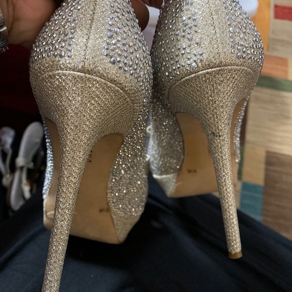 I.N.C. Vernaa Rhinestone Bow Platform Pumps - Picture 5 of 8